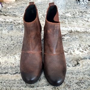 Womens leather Sorel ankle boots